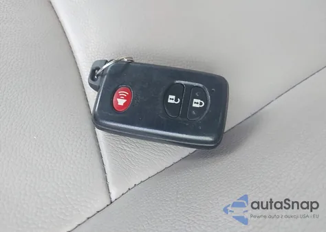 2011 Toyota Prius Three z USA, uszkodzony, nr VIN JTDKN3DU7B1423910